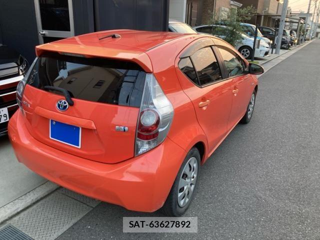Toyota AQUA 2012-06 7452928-2