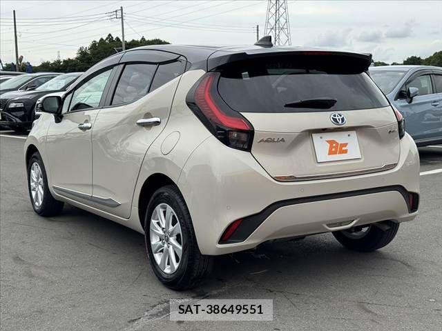 Toyota AQUA 2025-03 7452826-12
