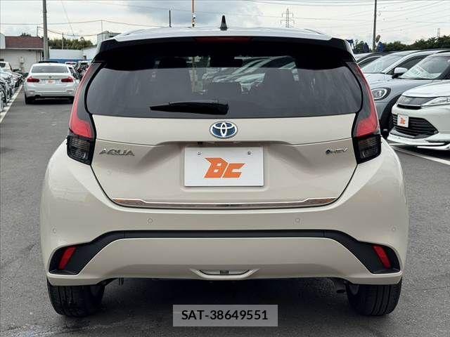 Toyota AQUA 2025-03 7452826-13