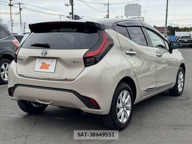 Toyota AQUA 2025-03 7452826-14