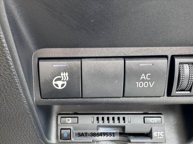 Toyota AQUA 2025-03 7452826-24