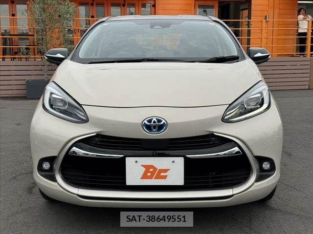 Toyota AQUA 2025-03 7452826-8