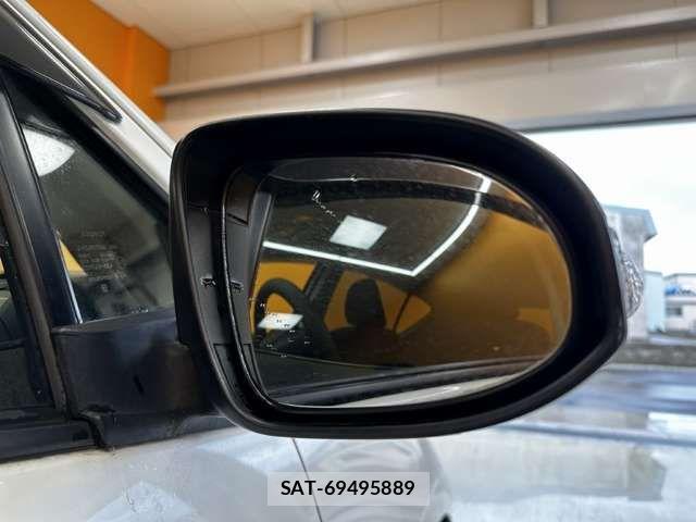 Toyota AQUA 2018-09 7452856-12