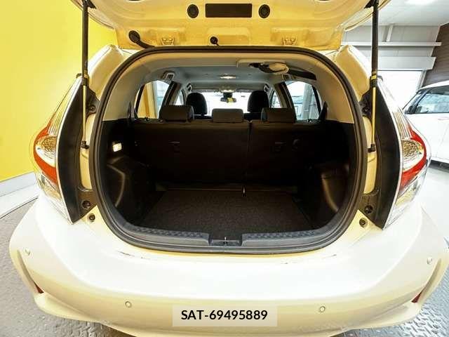 Toyota AQUA 2018-09 7452856-18