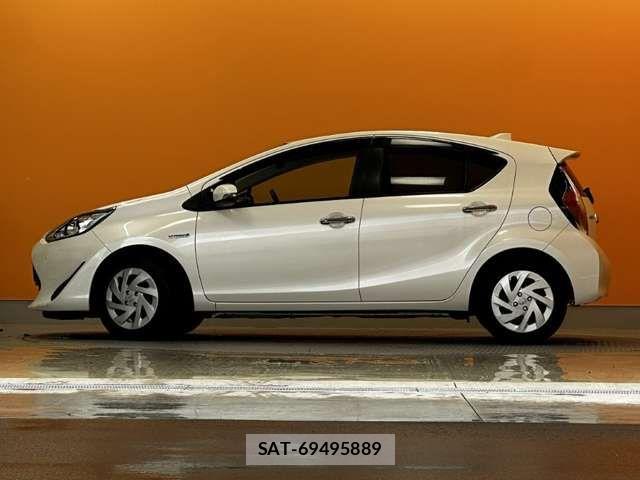 Toyota AQUA 2018-09 7452856-4