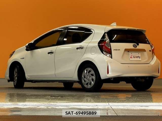 Toyota AQUA 2018-09 7452856-5