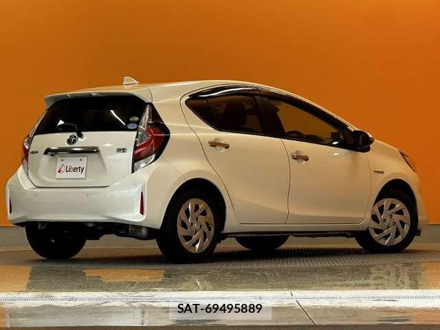 Toyota AQUA 2018-09 7452856-7