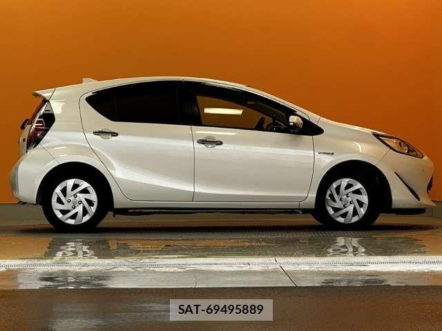 Toyota AQUA 2018-09 7452856-8