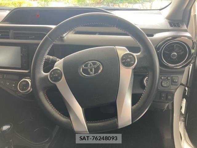 Toyota AQUA 2016-02 7452904-13