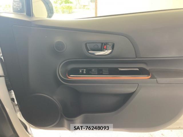 Toyota AQUA 2016-02 7452904-17
