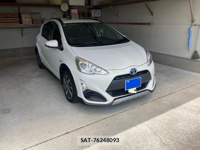 Toyota AQUA 2016-02 7452904-3