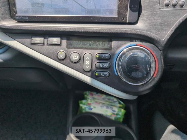 Toyota AQUA 2013-08 7452911-12