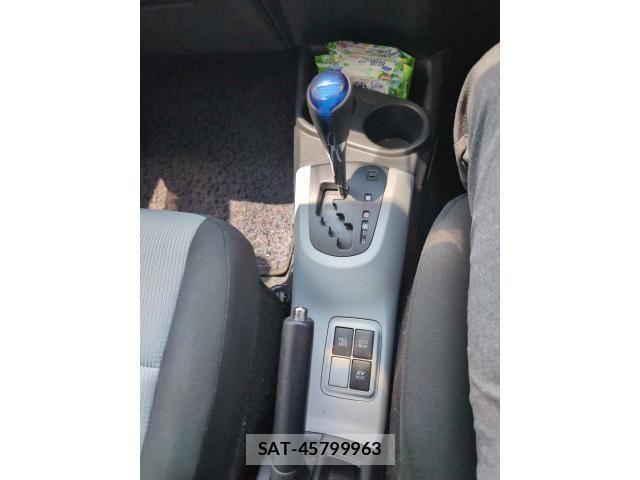 Toyota AQUA 2013-08 7452911-13