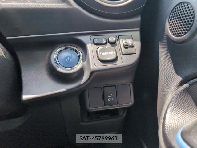 Toyota AQUA 2013-08 7452911-14