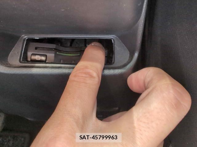Toyota AQUA 2013-08 7452911-17