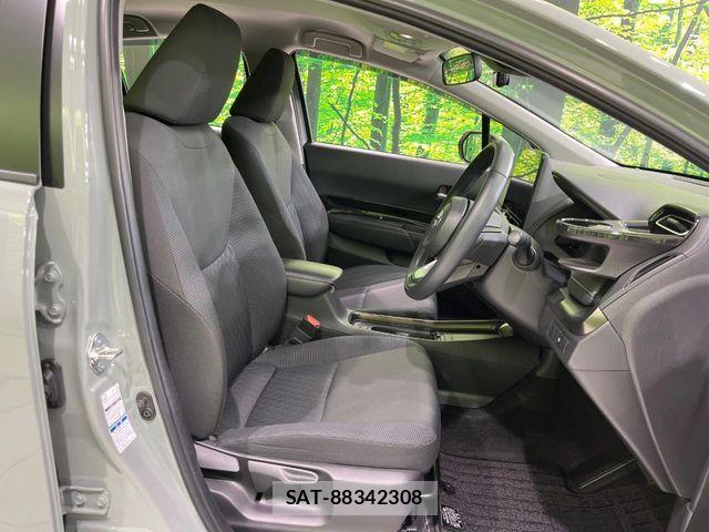 Toyota AQUA 2021-12 7452828-9