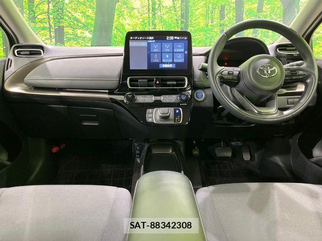 Toyota AQUA 2021-12 7452828-1