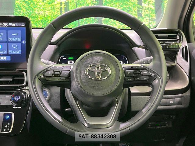 Toyota AQUA 2021-12 7452828-8