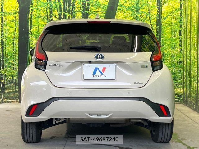 Toyota AQUA 2022-03 7452830-14