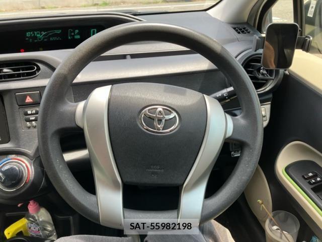 Toyota AQUA 2012-03 7452914-12