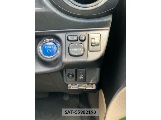Toyota AQUA 2012-03 7452914-13