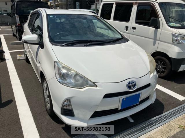Toyota AQUA 2012-03 7452914-1