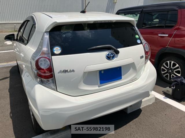 Toyota AQUA 2012-03 7452914-2