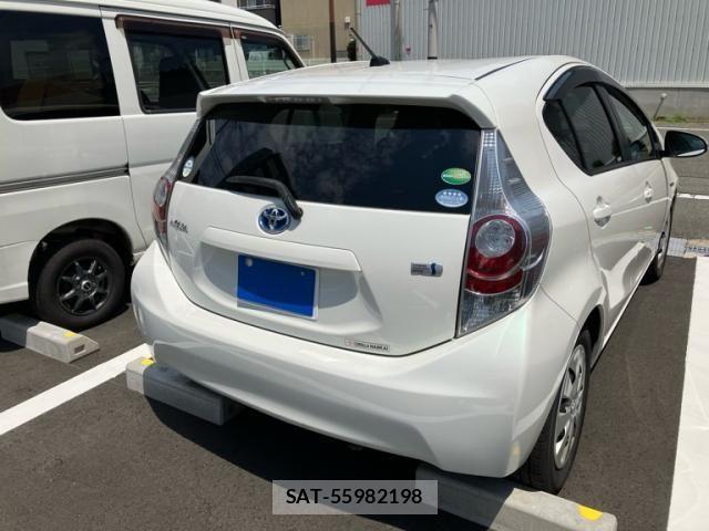 Toyota AQUA 2012-03 7452914-3