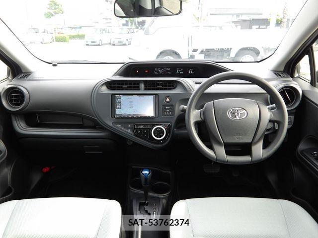 Toyota AQUA 2021-04 7452853-1