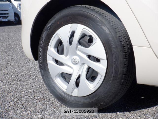 Toyota AQUA 2023-06 7452842-17