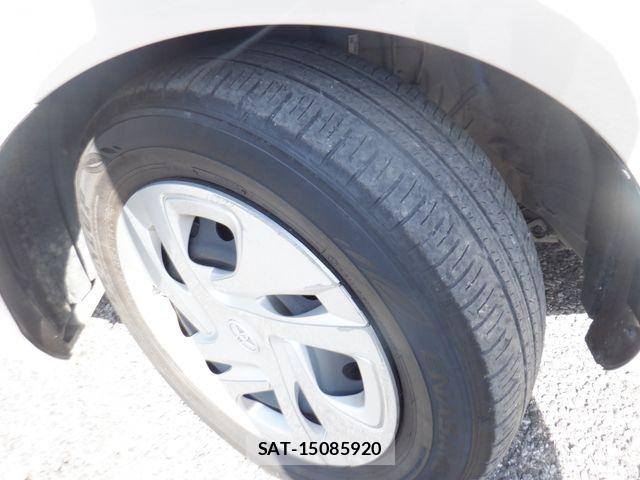 Toyota AQUA 2023-06 7452842-18