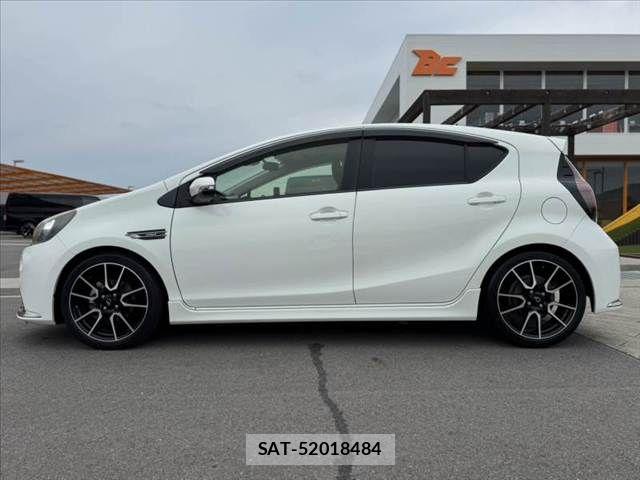 Toyota AQUA 2016-06 7452871-10