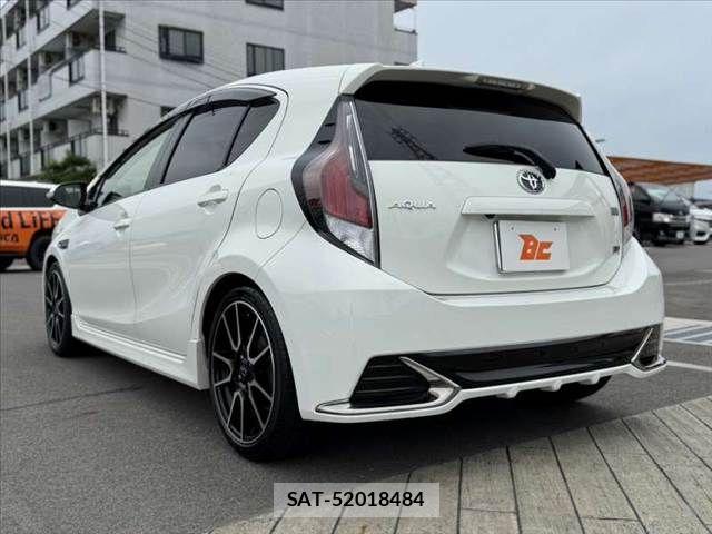 Toyota AQUA 2016-06 7452871-12