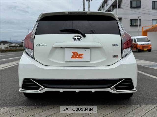 Toyota AQUA 2016-06 7452871-13
