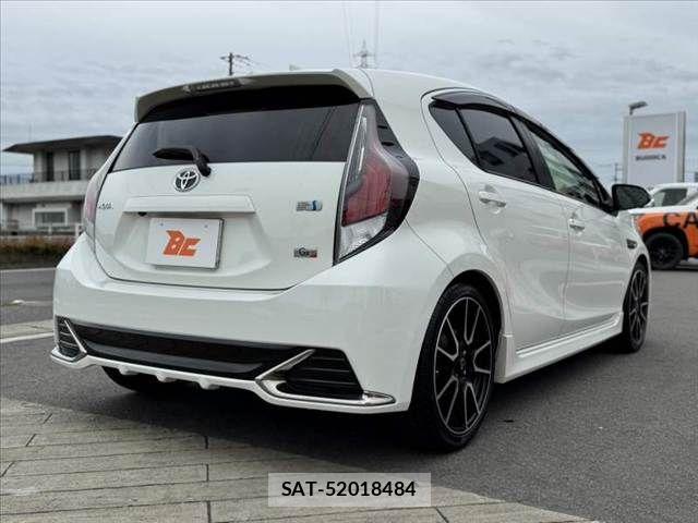 Toyota AQUA 2016-06 7452871-14
