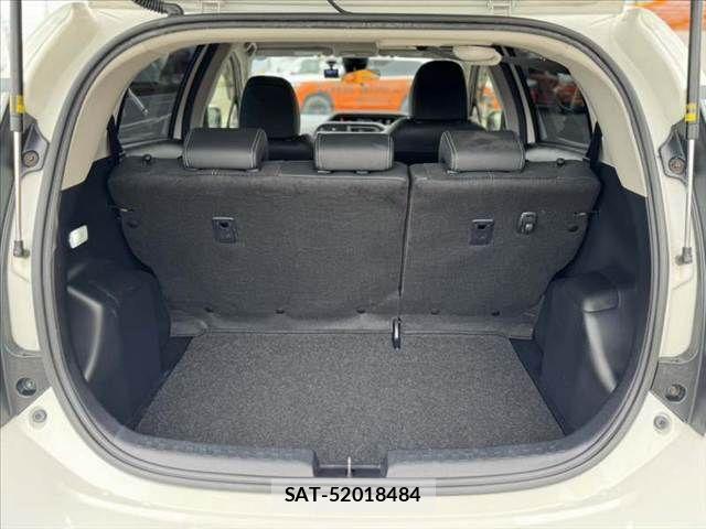 Toyota AQUA 2016-06 7452871-19
