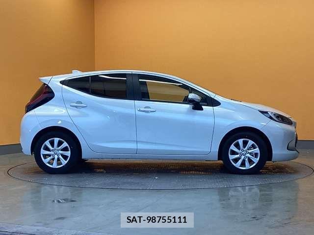 Toyota AQUA 2025-04 7452822-9