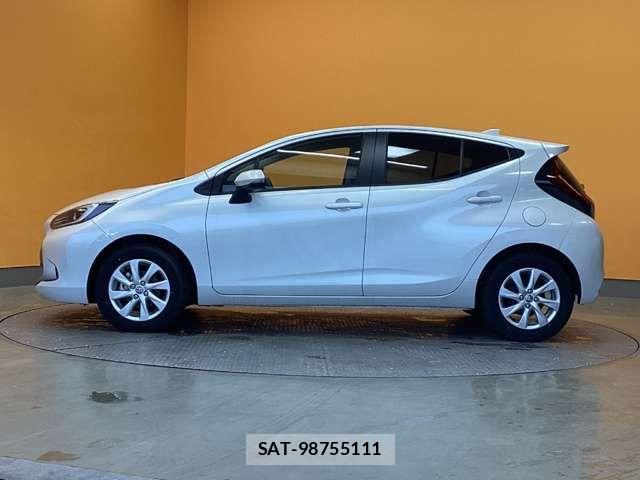 Toyota AQUA 2025-04 7452822-5