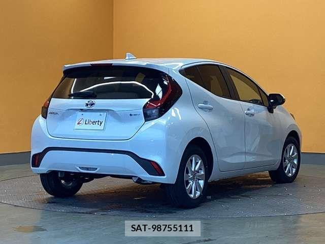 Toyota AQUA 2025-04 7452822-8