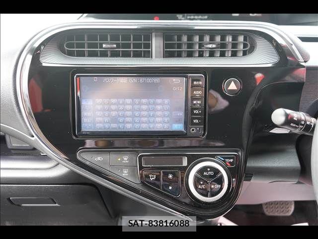 Toyota AQUA 2018-02 7452860-10