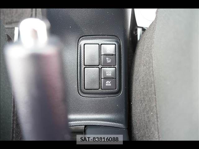 Toyota AQUA 2018-02 7452860-12