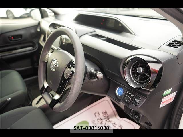 Toyota AQUA 2018-02 7452860-1