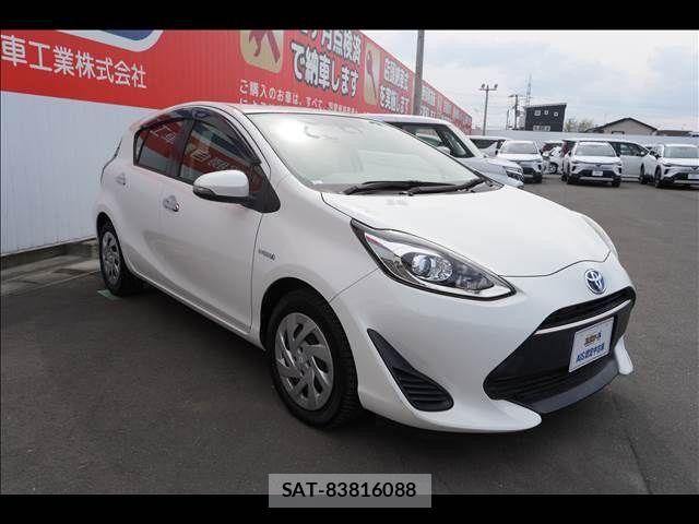 Toyota AQUA 2018-02 7452860-8