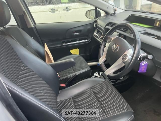 Toyota AQUA 2016-02 7452893-11