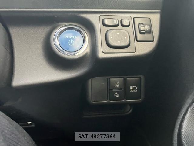 Toyota AQUA 2016-02 7452893-17