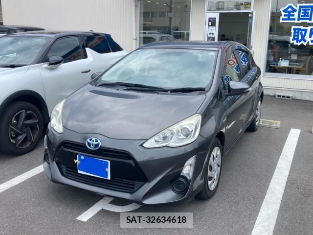Toyota AQUA 2015-08 7452909-0