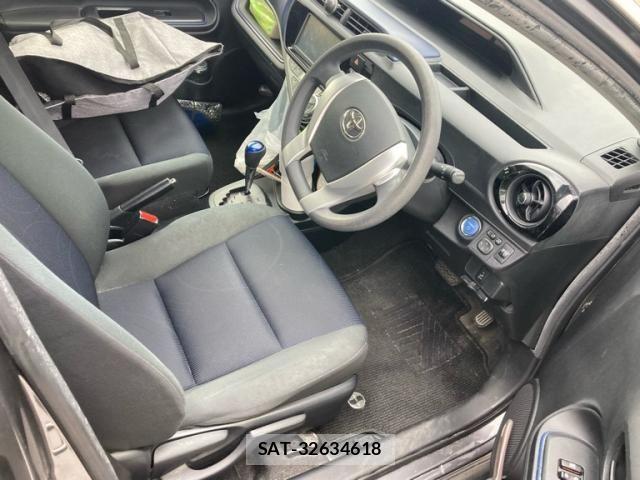 Toyota AQUA 2015-08 7452909-9