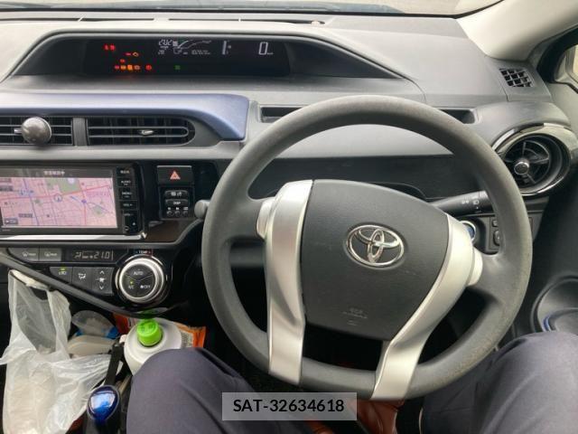 Toyota AQUA 2015-08 7452909-11