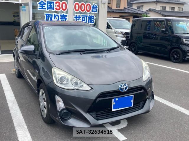 Toyota AQUA 2015-08 7452909-1