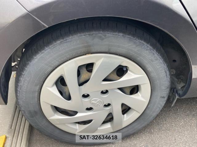 Toyota AQUA 2015-08 7452909-4